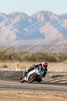 media/Dec-07-2025-CVMA (Sun) [[3e7d2de5dc]]/Race 18-Formula Twins-Formula 40 UL/